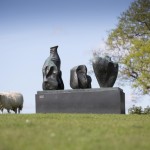 sheep-with-henry-moore-three-piece-reclining-figure-no-1-1961-62-photo-jonty-wilde (640x427)